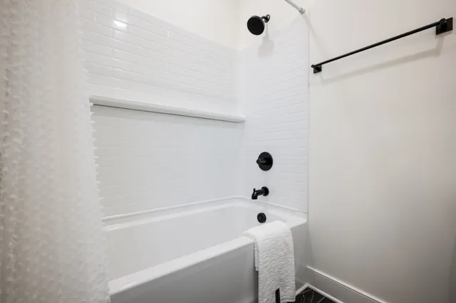 $949,900 | 924 Hafner Road, Charlotte, TN 37036