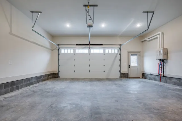 $949,900 | 924 Hafner Road, Charlotte, TN 37036