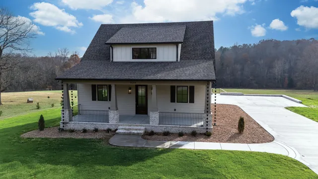 $949,900 | 924 Hafner Road, Charlotte, TN 37036