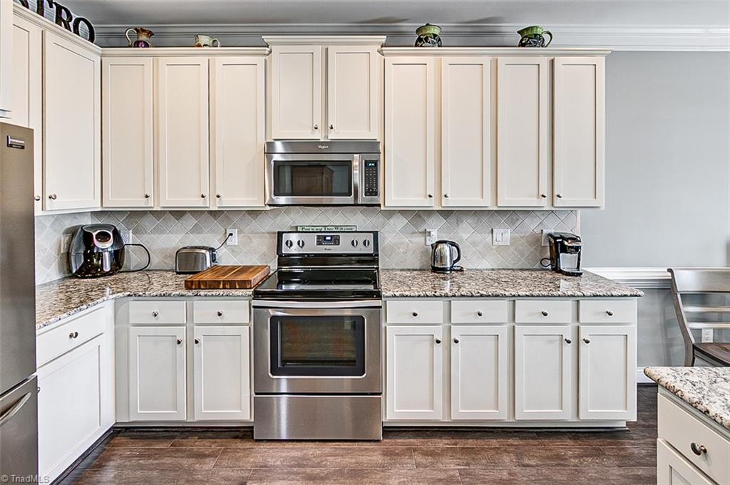689 Nikyle Circle High Point, NC 27265 - Photo 12 of 33 Kitchen, stainless appliances