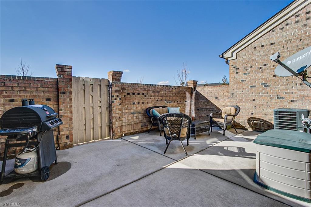 689 Nikyle Circle High Point, NC 27265 - Photo 24 of 33 Patio with privacy wall