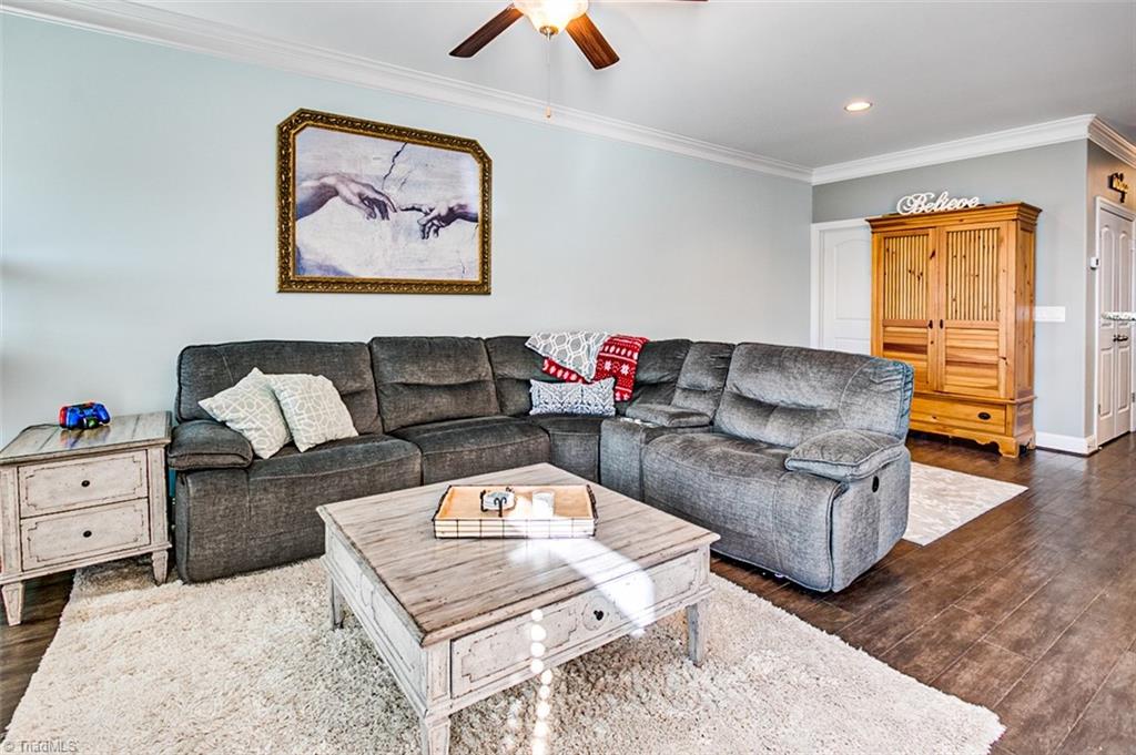 689 Nikyle Circle High Point, NC 27265 - Photo 6 of 33 Great room