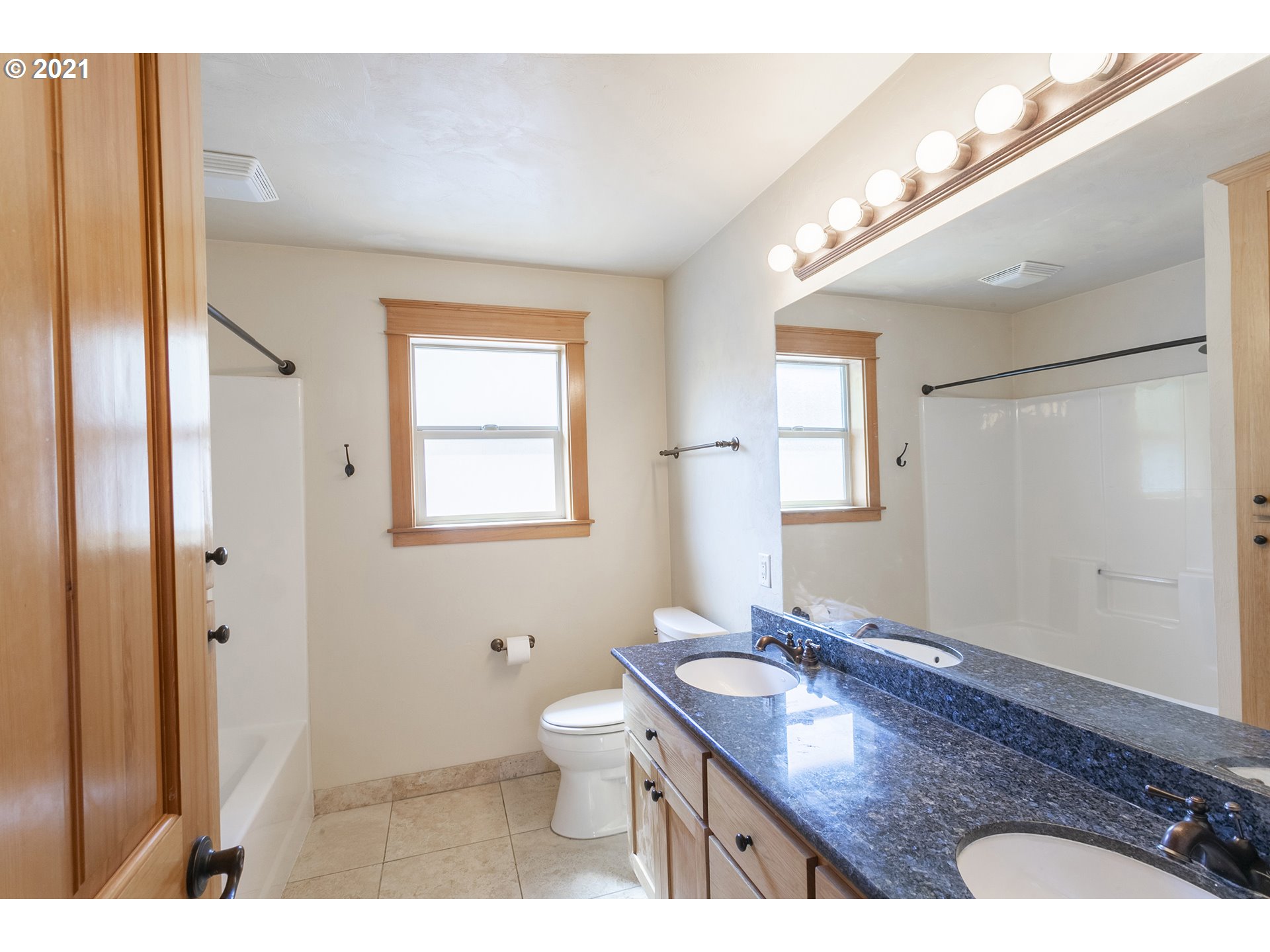 2663 Hendricks Ridge Drive Eugene, OR 97403 - Photo 15 of 21 Gallery Image 15