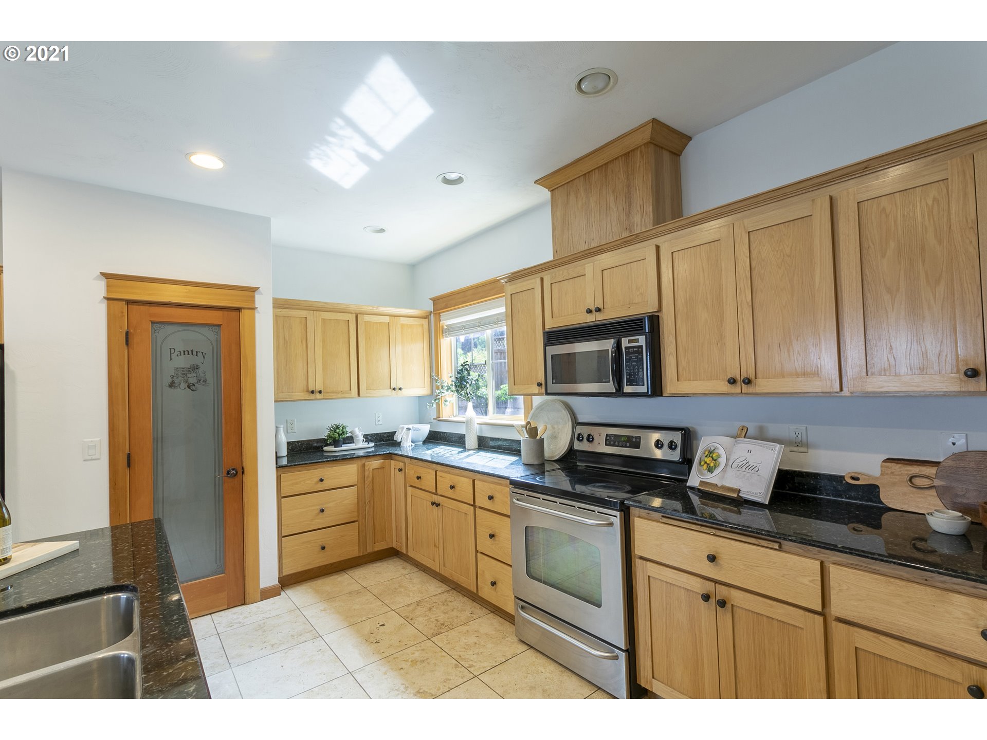 2663 Hendricks Ridge Drive Eugene, OR 97403 - Photo 9 of 21 Gallery Image 9