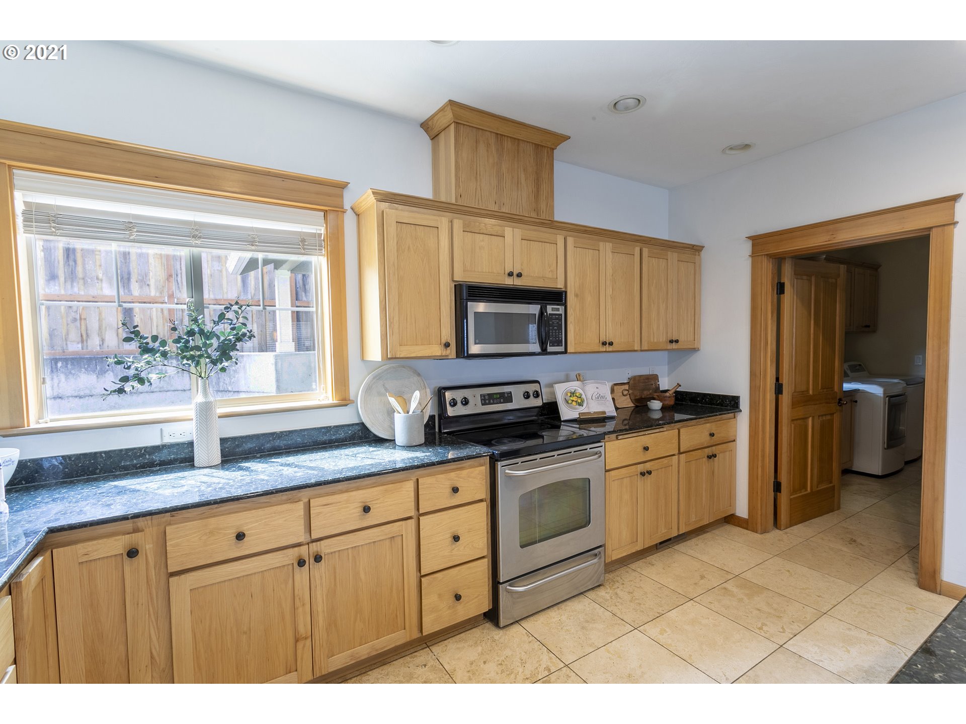 2663 Hendricks Ridge Drive Eugene, OR 97403 - Photo 10 of 21 Gallery Image 10