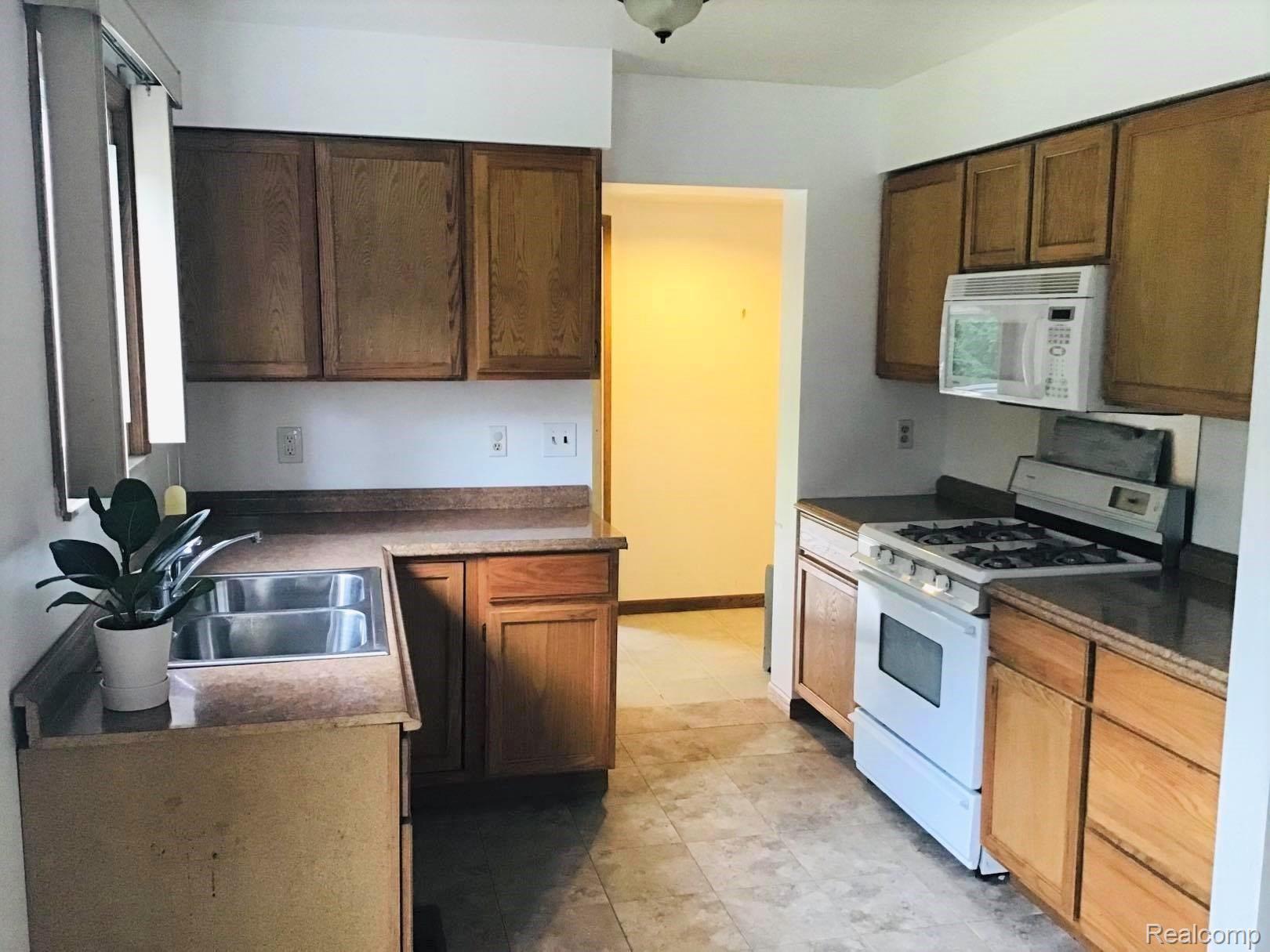 5146 Winchester Pass Road Lapeer, MI 48446 - Photo 7 of 18 119011433_356101602209107_2376359005329835623_n.jpg