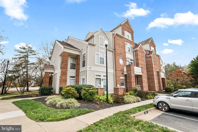 a view of multiple building