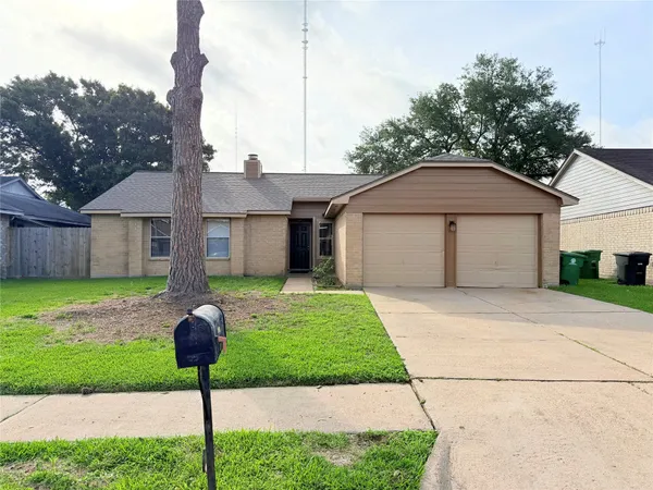 $1,900 | 17219 Foxfield Drive, Houston, TX 77489