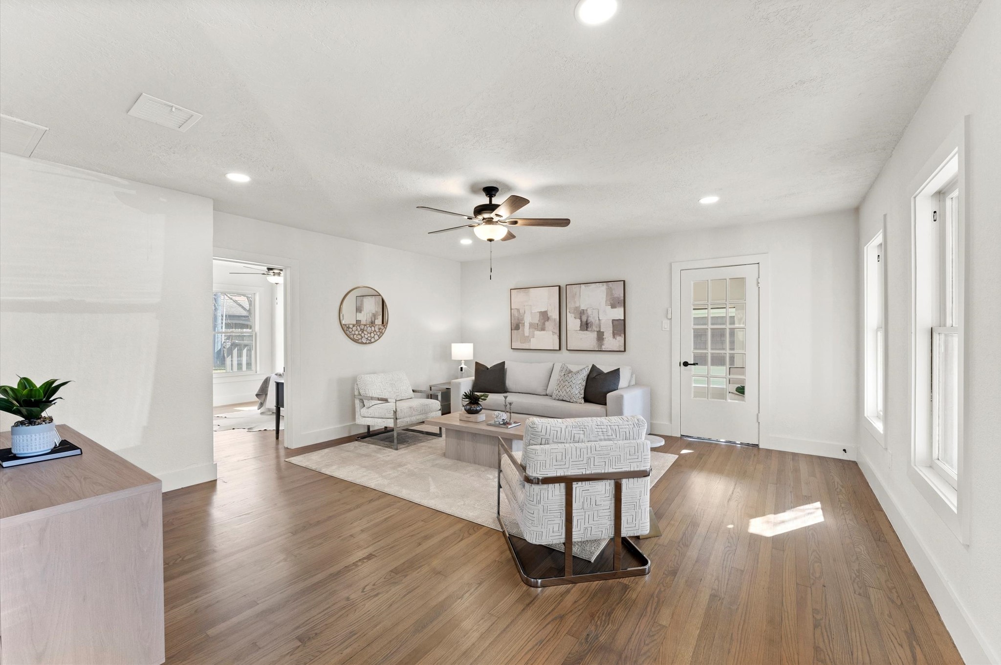 3725 Griggs Road Houston, TX 77021 - Photo 11 of 37 There is so much room to live in this home. Each level includes common areas to spread out and entertain.