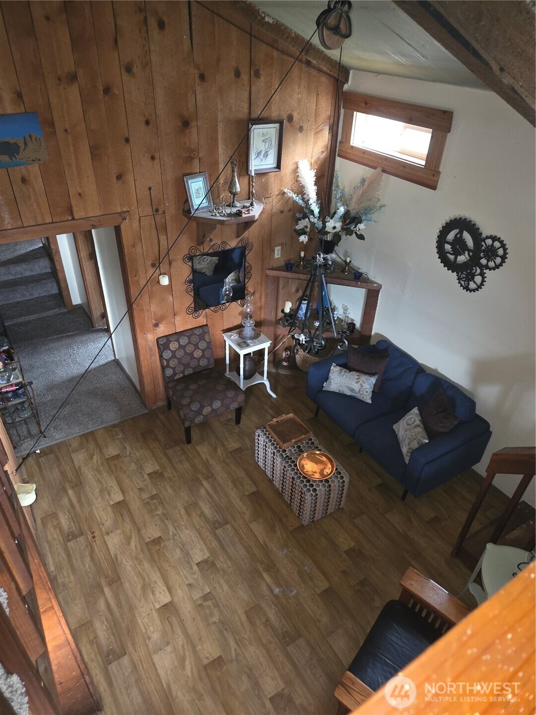 83 East Cayuse Mountain Road Tonasket, WA 98855 - Photo 4 of 37 a living room with furniture
