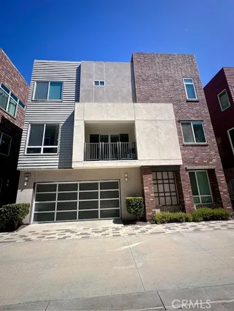 $1,299,000 | 812 Brickyard Lane, Costa Mesa, CA 92627