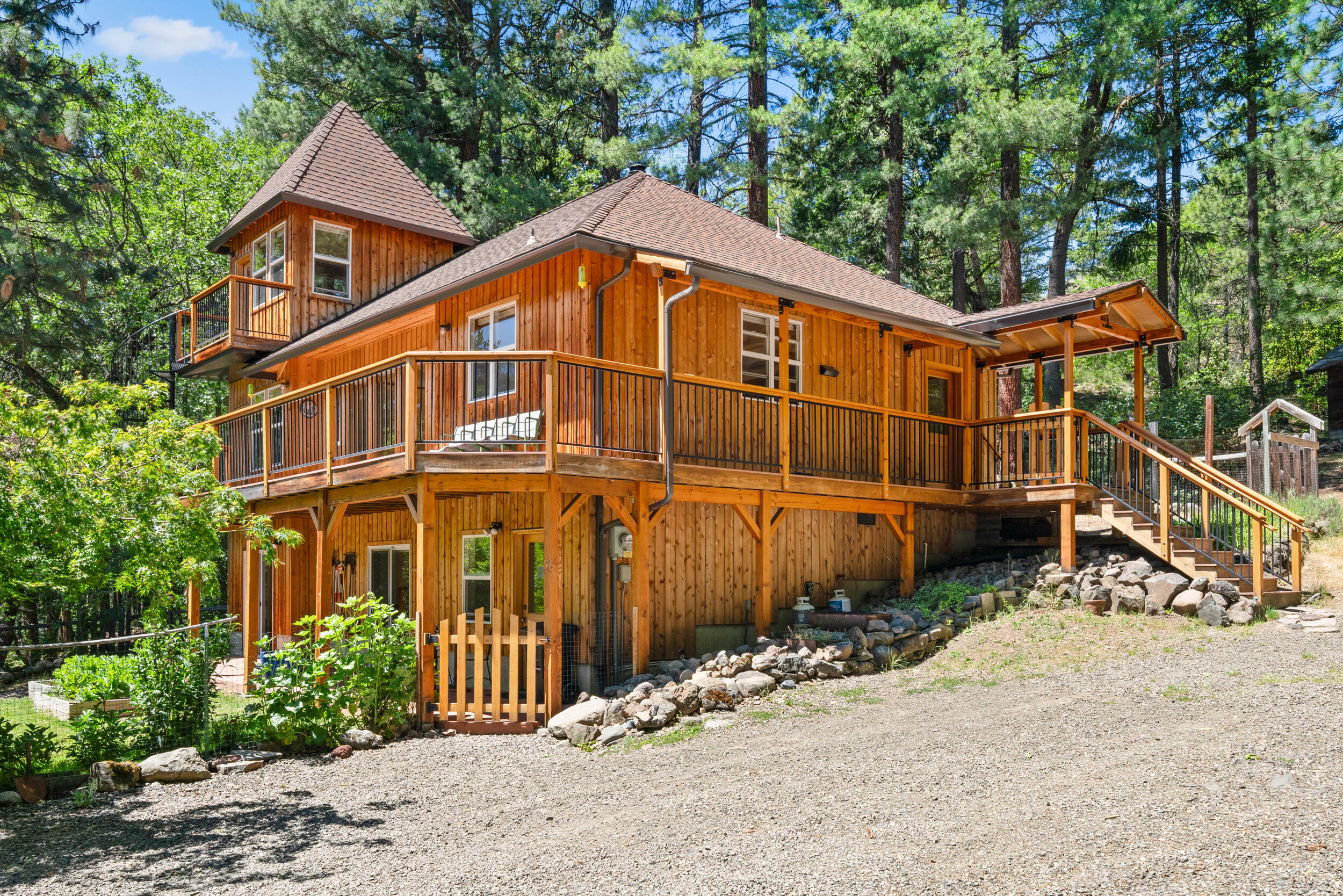 1700 Tyler Creek Road Ashland, OR 97520 - Photo 3 of 58