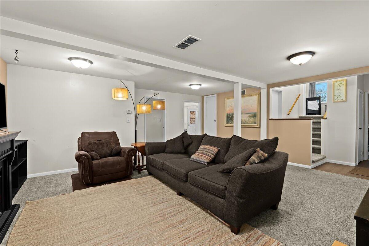 17850 Lohr Road Belleville, MI 48111 - Photo 8 of 25 Stephen Hollowell Real Estate