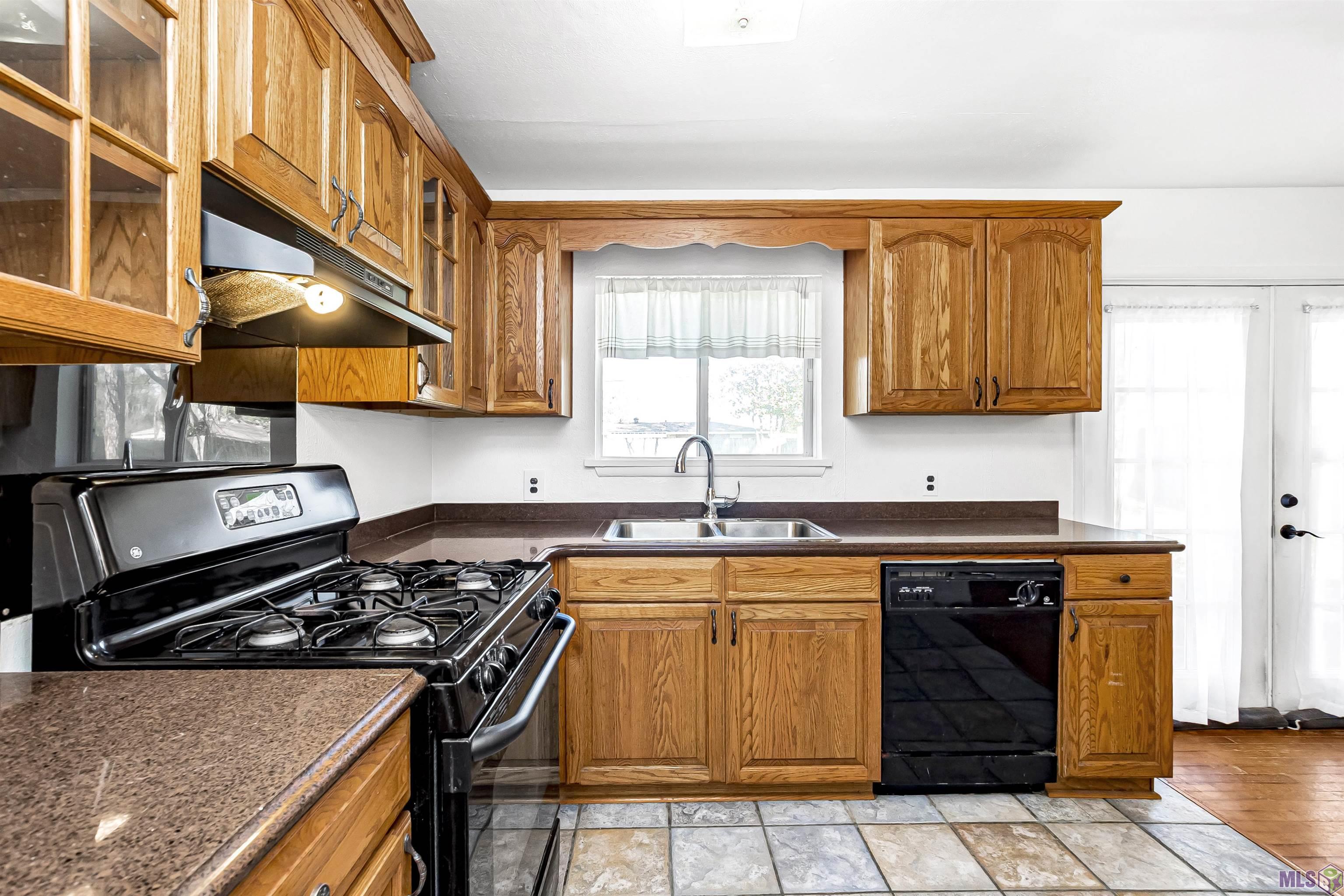 9569 Rainford Road Baton Rouge, LA 70810 - Photo 3 of 15