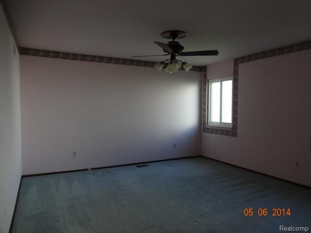 71 Foxboro Drive Rochester, MI 48309 - Photo 11 of 16 DSC03942.jpg