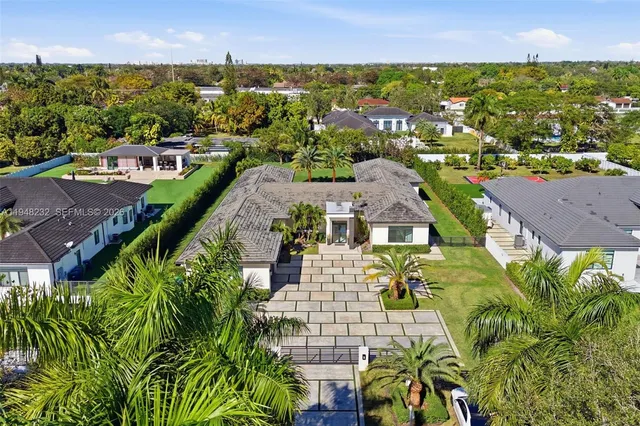 $4,400,000 | 10005 Southwest 66th Street, Miami, FL 33173