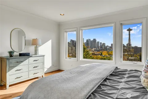 $3,295,000 | 922 Nob Hill Avenue North, Seattle, WA 98109