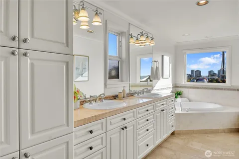 $3,295,000 | 922 Nob Hill Avenue North, Seattle, WA 98109