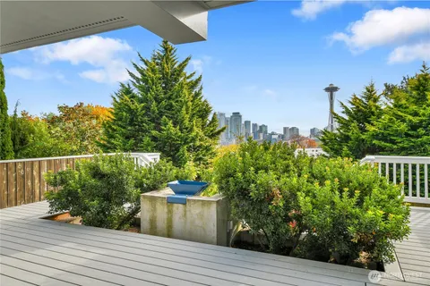 $3,295,000 | 922 Nob Hill Avenue North, Seattle, WA 98109