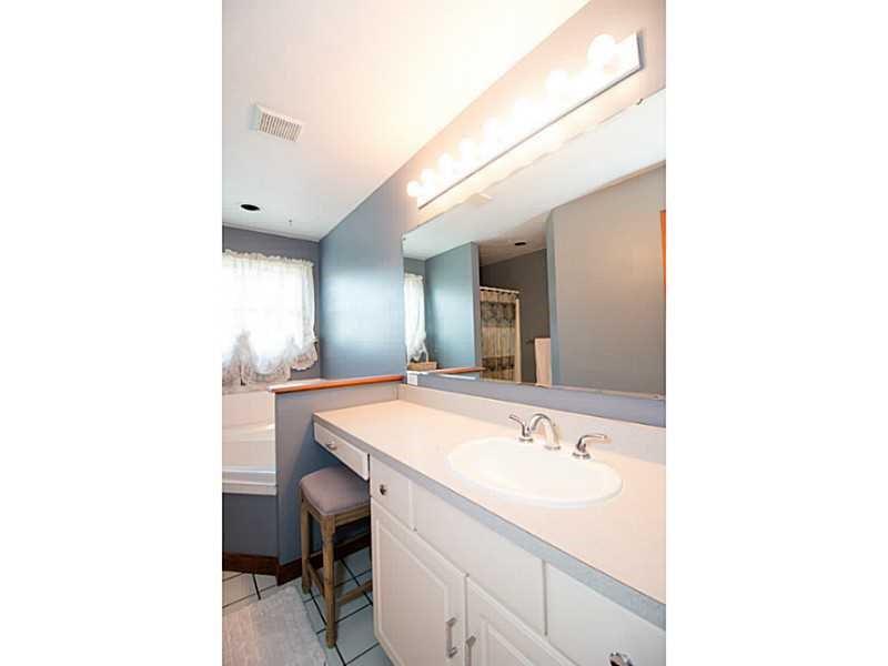 2235 Hyland Road Irwin, PA 15642 - Photo 11 of 23 Master Bath