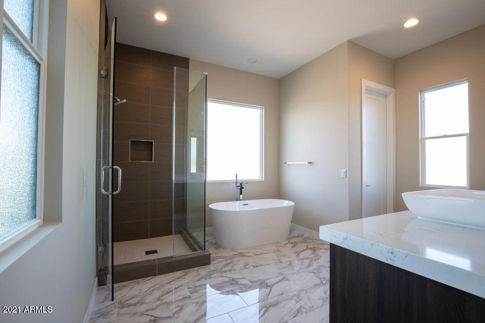 340 East Osborn Road, Unit 4 Phoenix, AZ 85012 - Photo 25 of 30 Master Bath