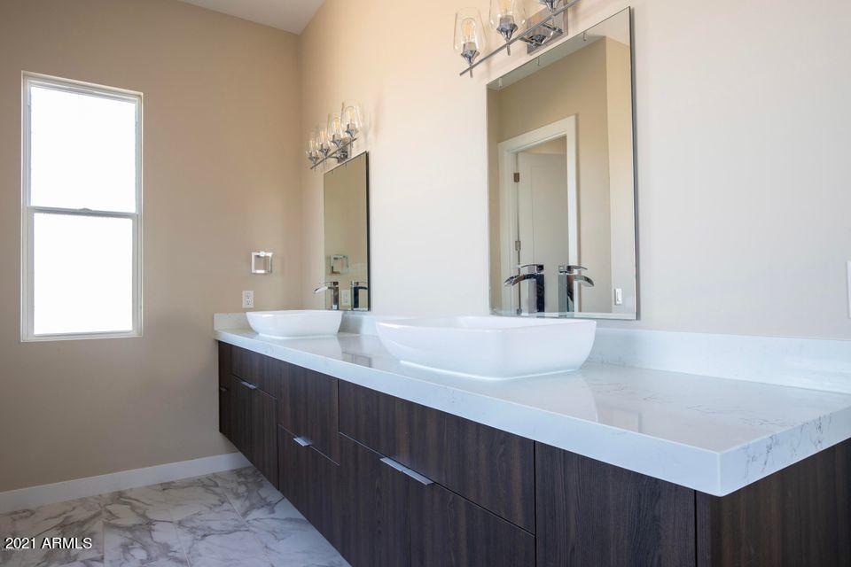340 East Osborn Road, Unit 4 Phoenix, AZ 85012 - Photo 27 of 30 Dual Sinks