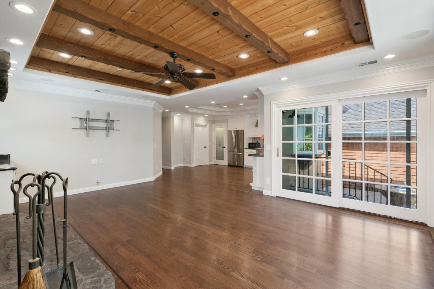 612 Prospect Row San Mateo, CA 94401 - Photo 22 of 54 a view of a livingroom with furniture