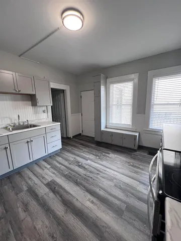 $1,700 | 118 Riddle Street, Unit 1R, Manchester, NH 03102