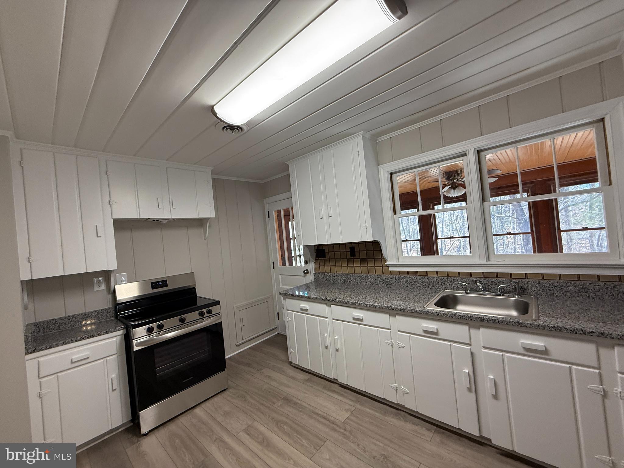 14205 Dumfries Road Manassas, VA 20112 - Photo 9 of 17