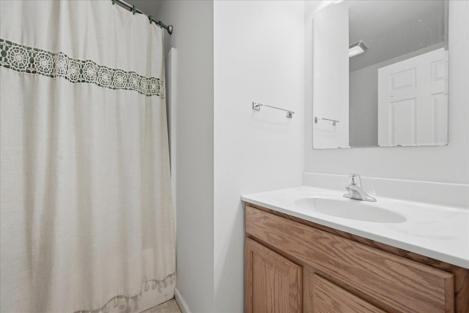 16 South Pleasant Valley Road Winchester, VA 22601 - Photo 24 of 34 Ensuite full bathroom