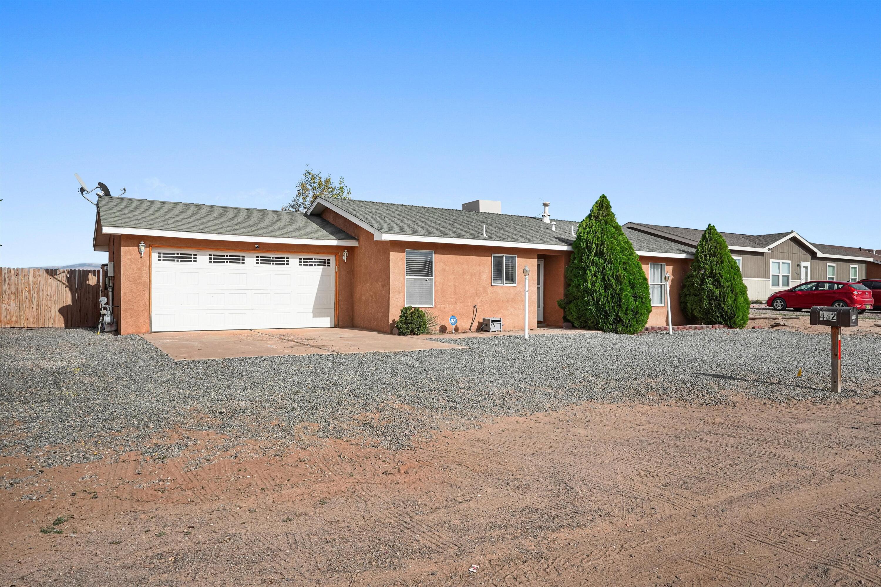 432 Mohawk Street Southwest Rio Rancho, NM 87124 - Photo 2 of 24 Gallery Image 2