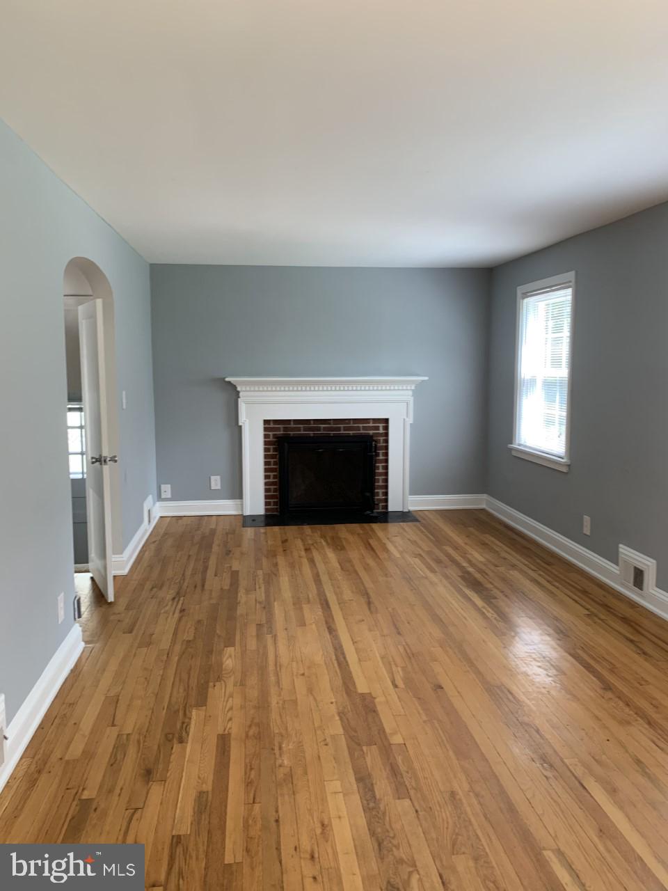 1202 West Braddock Road Alexandria, VA 22302 - Photo 3 of 12 Living Room