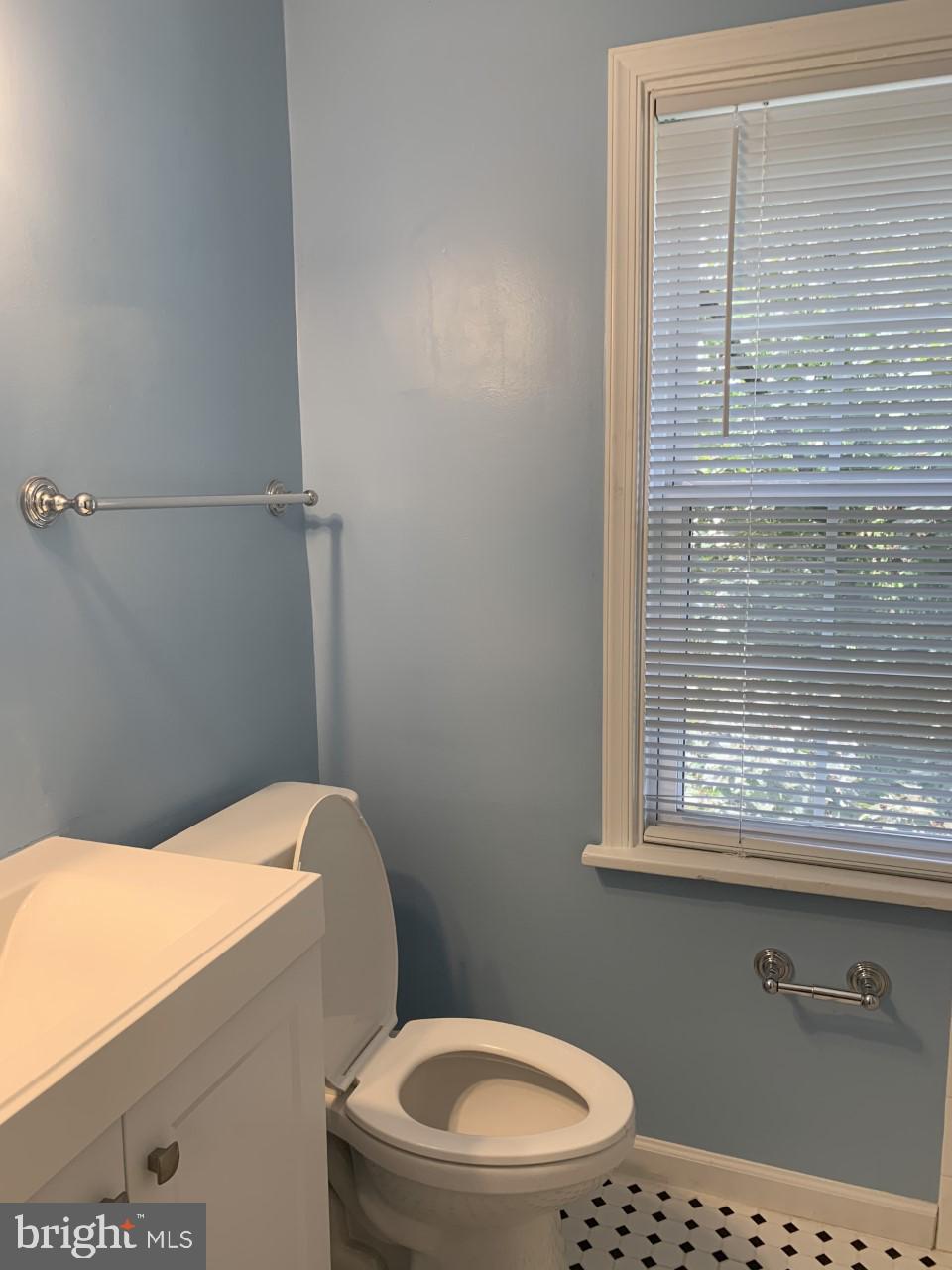 1202 West Braddock Road Alexandria, VA 22302 - Photo 9 of 12 Bath