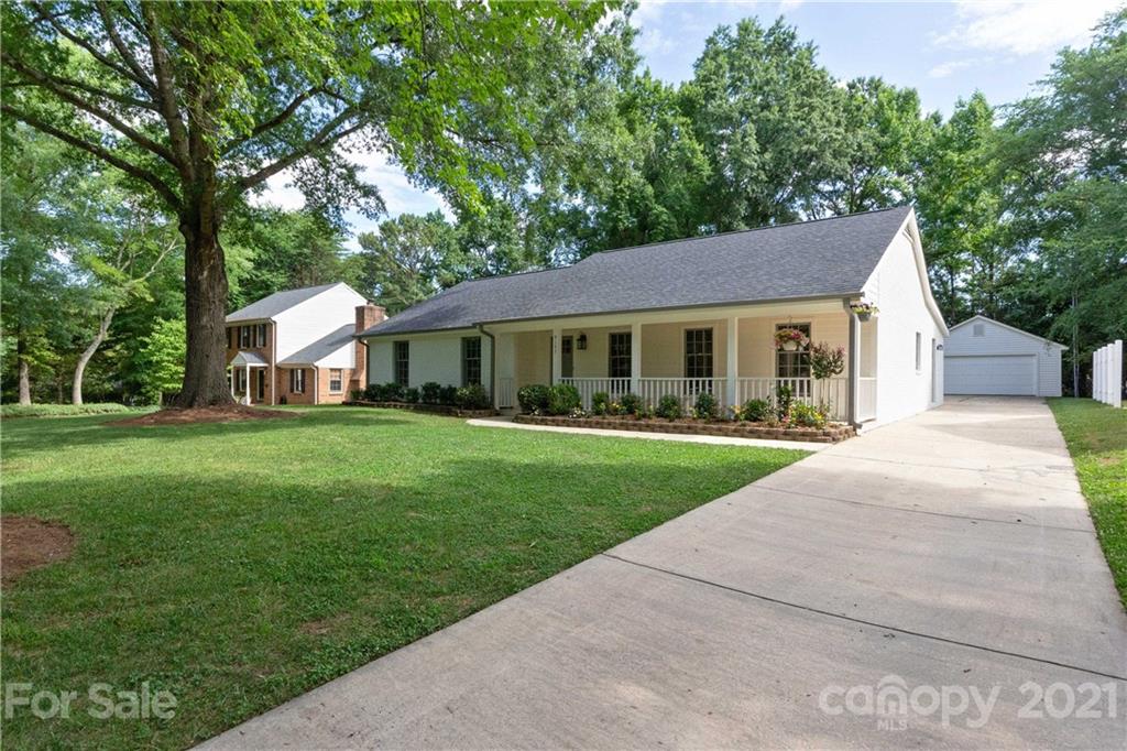 9107 Raintree Lane Charlotte, NC 28277 - Photo 4 of 38 Gallery Image 4