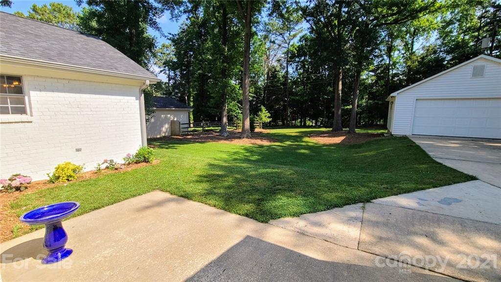 9107 Raintree Lane Charlotte, NC 28277 - Photo 8 of 38 Gallery Image 8