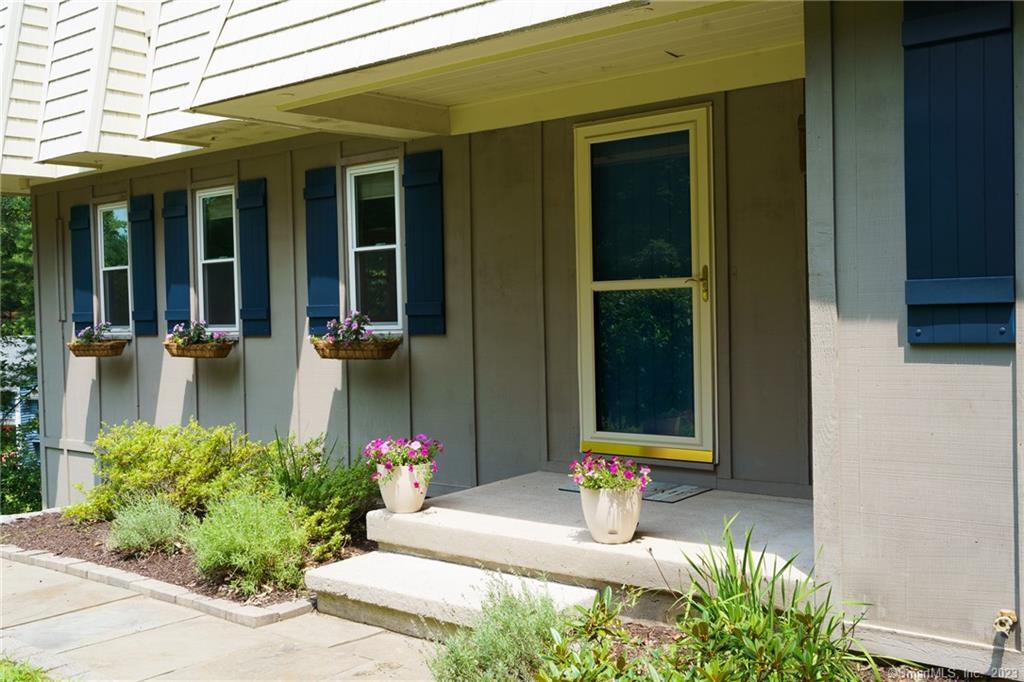 Welcome Home to 33 Banks Road!