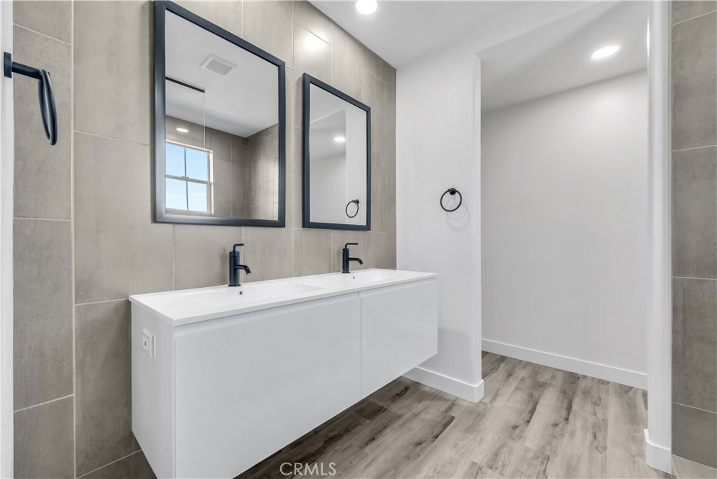 8415 Kendra Loop Orange, CA 92867 - Photo 5 of 32