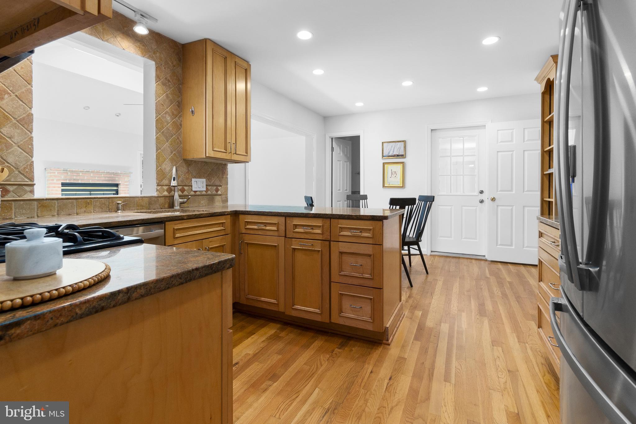 6801 Brisbane Street Springfield, VA 22152 - Photo 14 of 31 Custom Kitchen