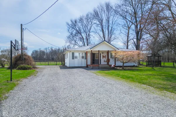 $260,000 | 9091 East County Road 900 South, Austin, IN 47102