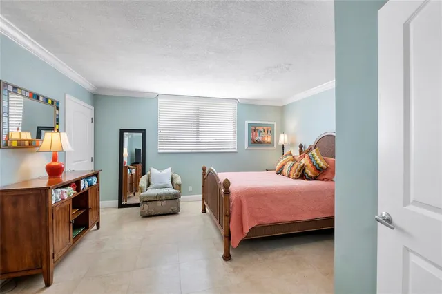 a view of a livingroom with an empty space