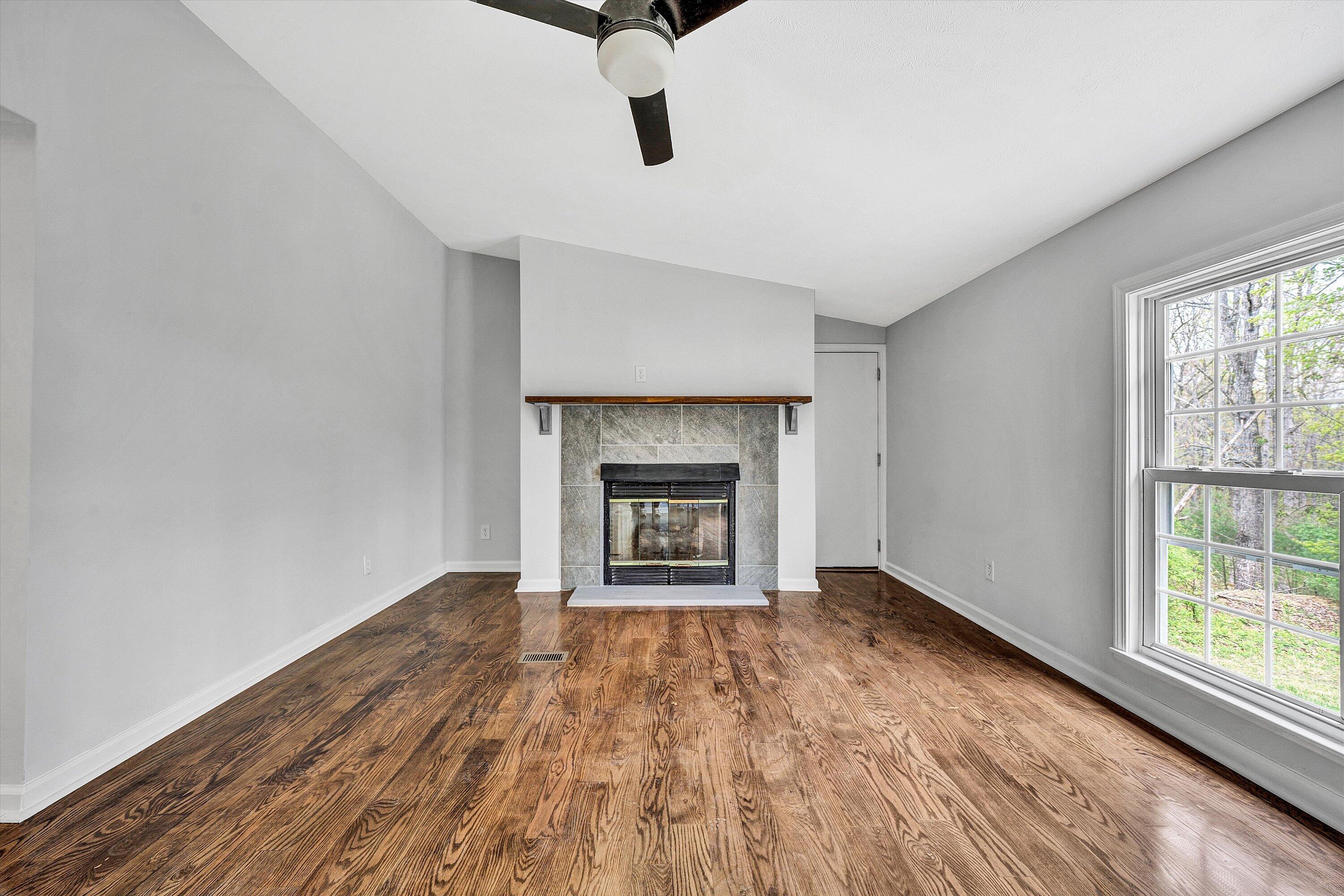 2590 Poteet Road Hardy, VA 24101 - Photo 5 of 40 Family Room