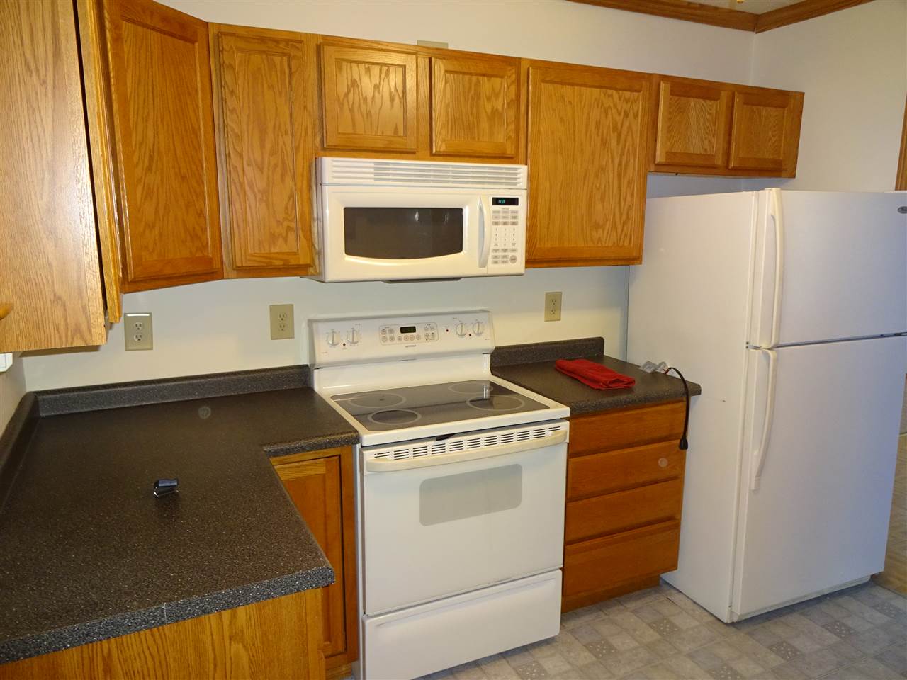 415 Brooke Road Rockford, IL 61109 - Photo 6 of 17 a kitchen with a stove microwave and refrigerator