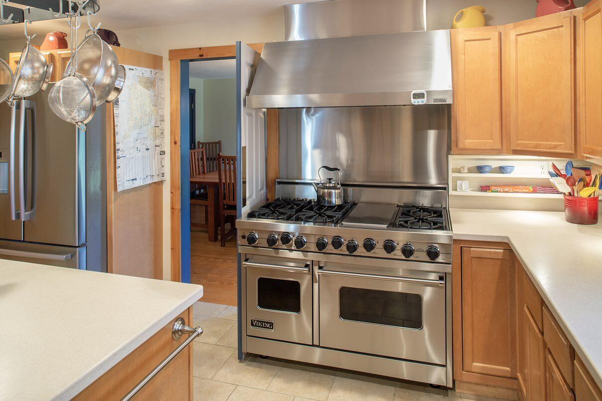 26 Saconesset Road Falmouth, MA 02540 - Photo 12 of 48 Kitchen to Gas range
