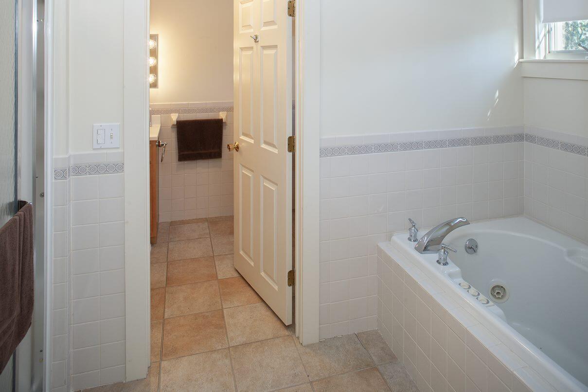26 Saconesset Road Falmouth, MA 02540 - Photo 19 of 48 Primary Tub