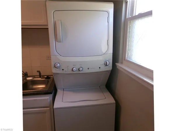 $1,200 | 2527 Miller Park Circle, Unit C, Winston-Salem, NC 27103