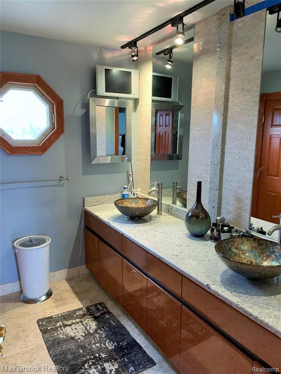 2271 Crystal Drive, Unit 35 Rochester Hills, MI 48309 - Photo 27 of 56