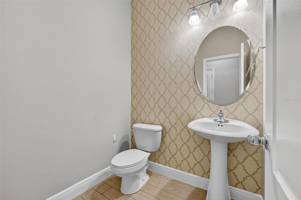 280 Wallrock Drive Ocoee, FL 34761 - Photo 25 of 88 a bathroom with a toilet sink and mirror