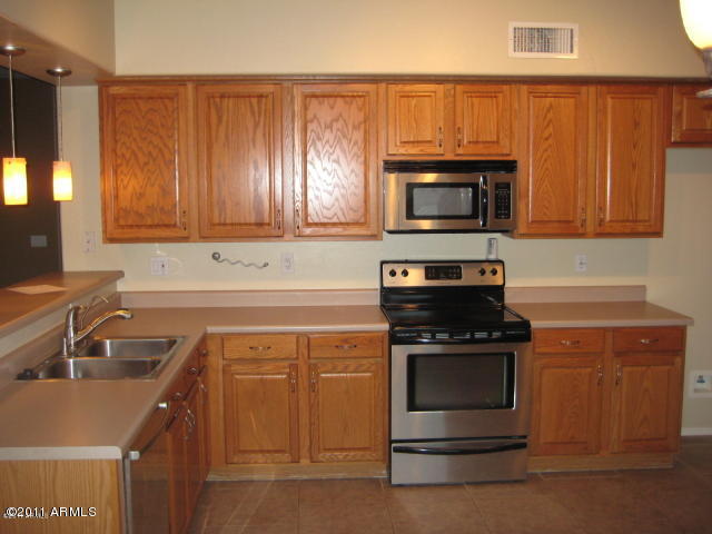 676 East Ranch Road Gilbert, AZ 85296 - Photo 3 of 9 Kitchen 2
