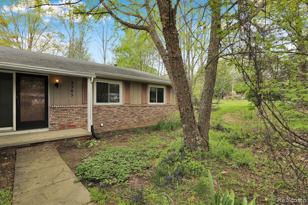 3305 Ridgefield Road Lansing, MI 48906 - Photo 4 of 46 Gallery Image 4
