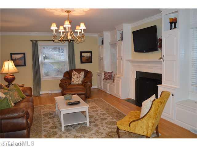 212 Robin Road Mount Airy, NC 27030 - Photo 5 of 16 Living Room.